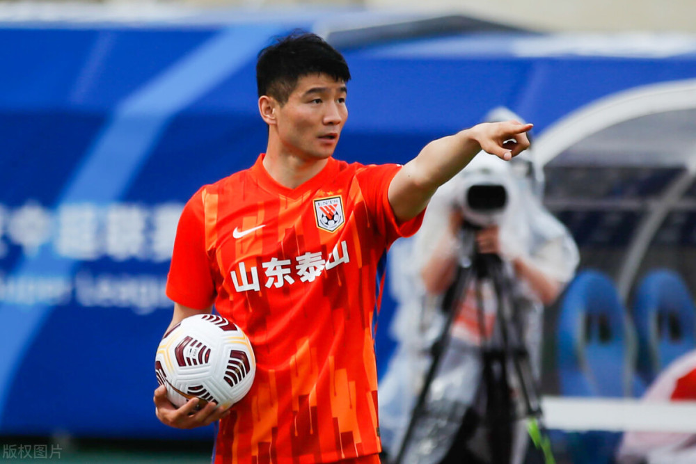 欧博登录- 举重赛场再起风云：姑苏青龙队爆冷塞北火狐队，新援首秀制胜球迷期待下一战